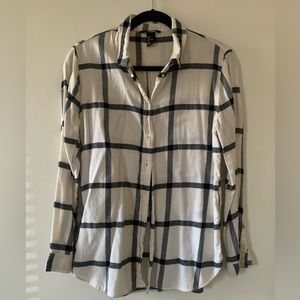 H&M white and black plaid long sleeved button down top